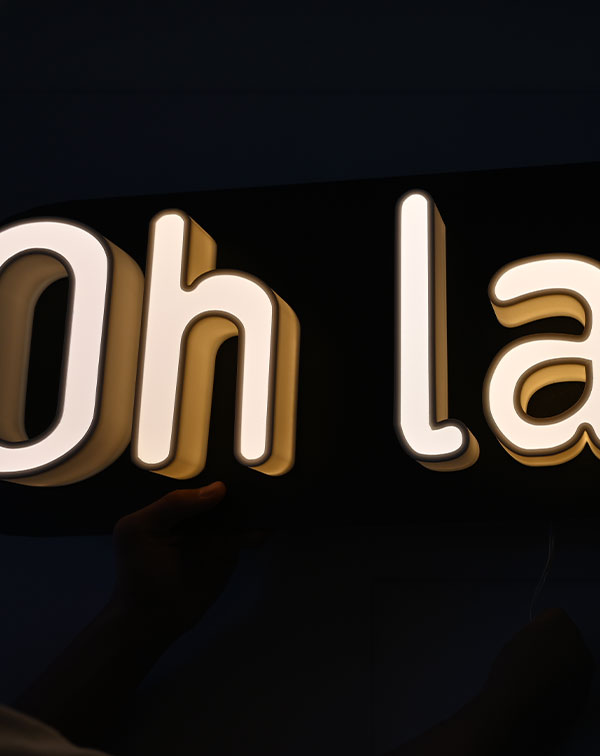 3-oh-la-la-neon
